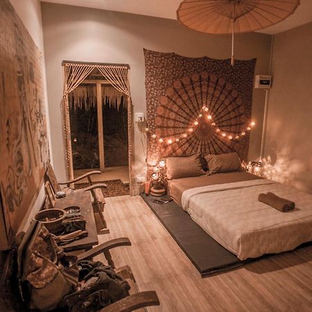 Cozy Huts Hotel Трат Екстериор снимка