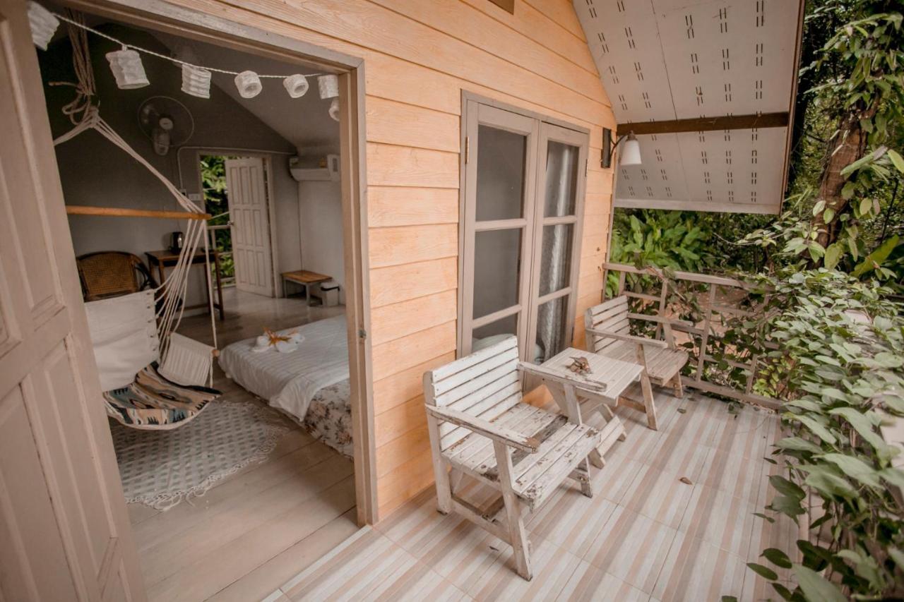 Cozy Huts Hotel Трат Екстериор снимка