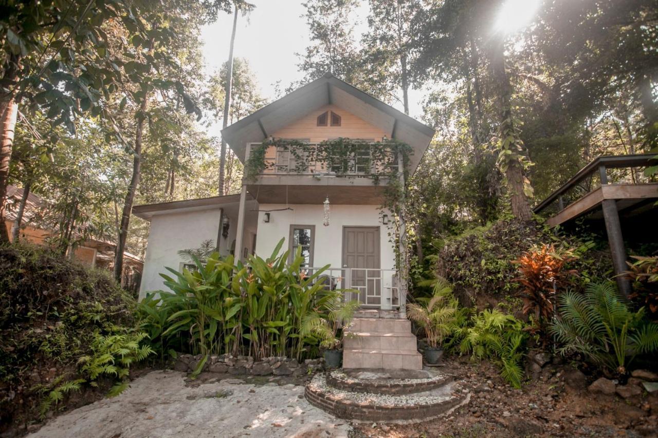 Cozy Huts Hotel Трат Екстериор снимка