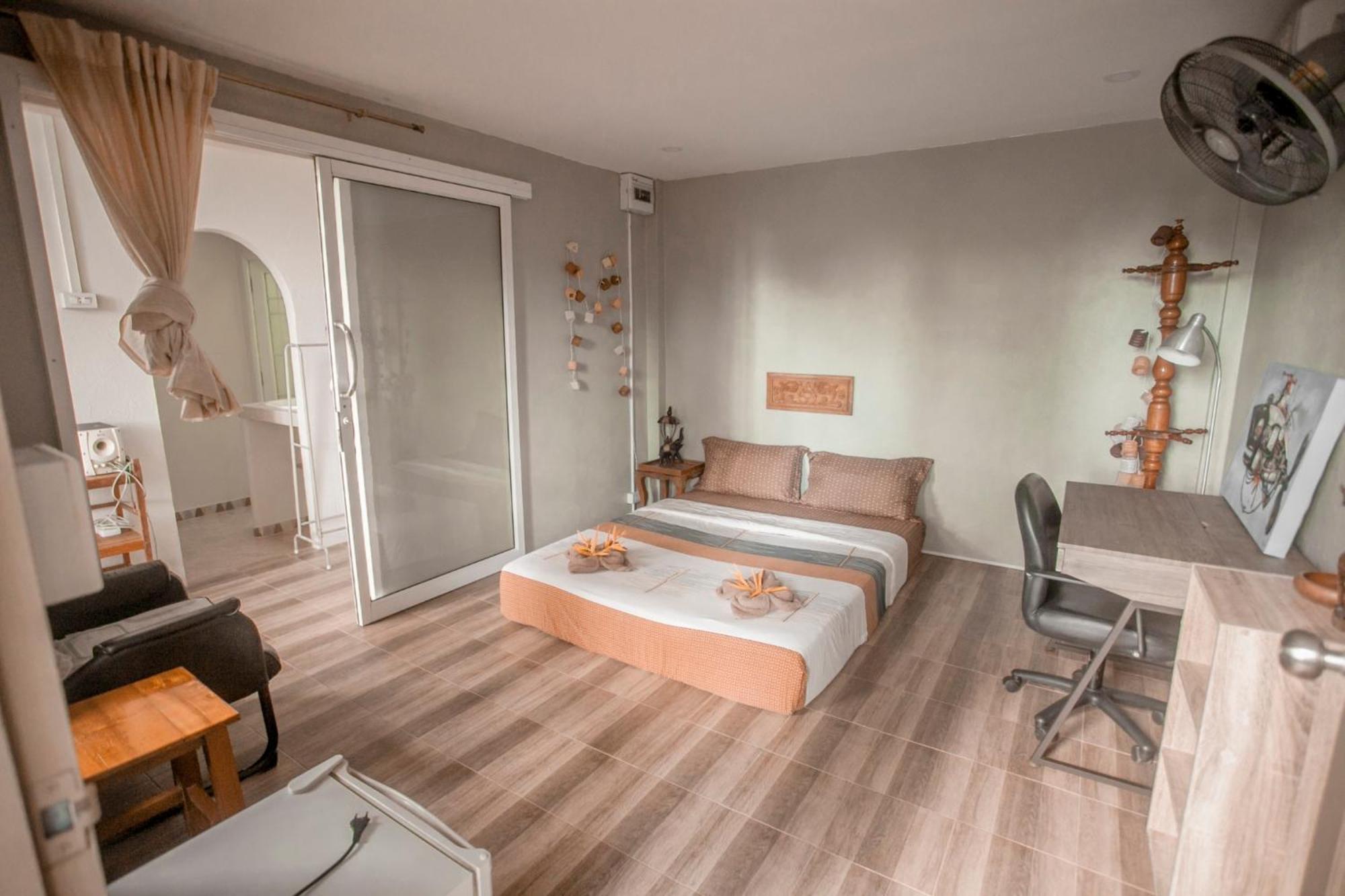 Cozy Huts Hotel Трат Стая снимка
