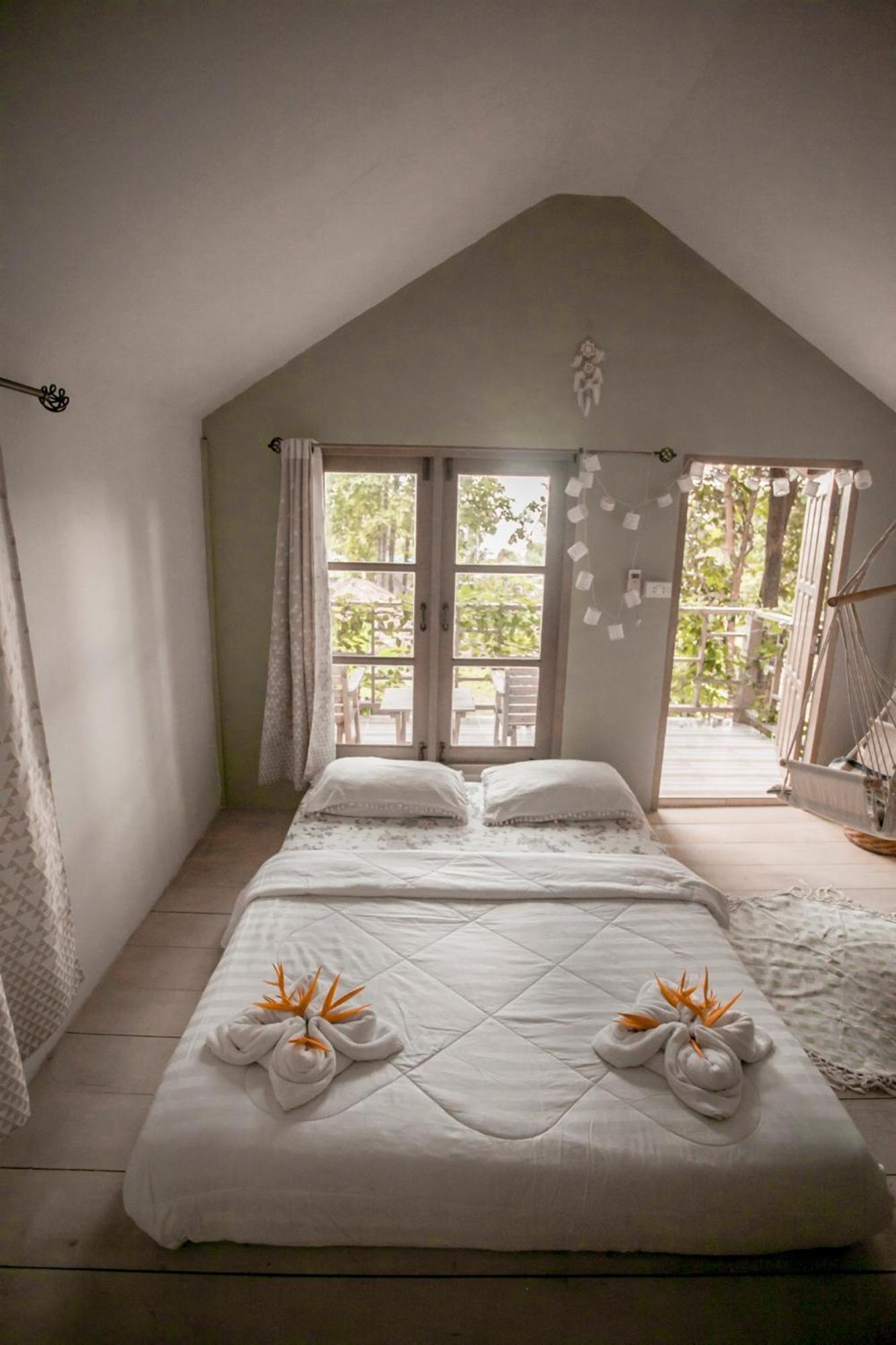 Cozy Huts Hotel Трат Стая снимка