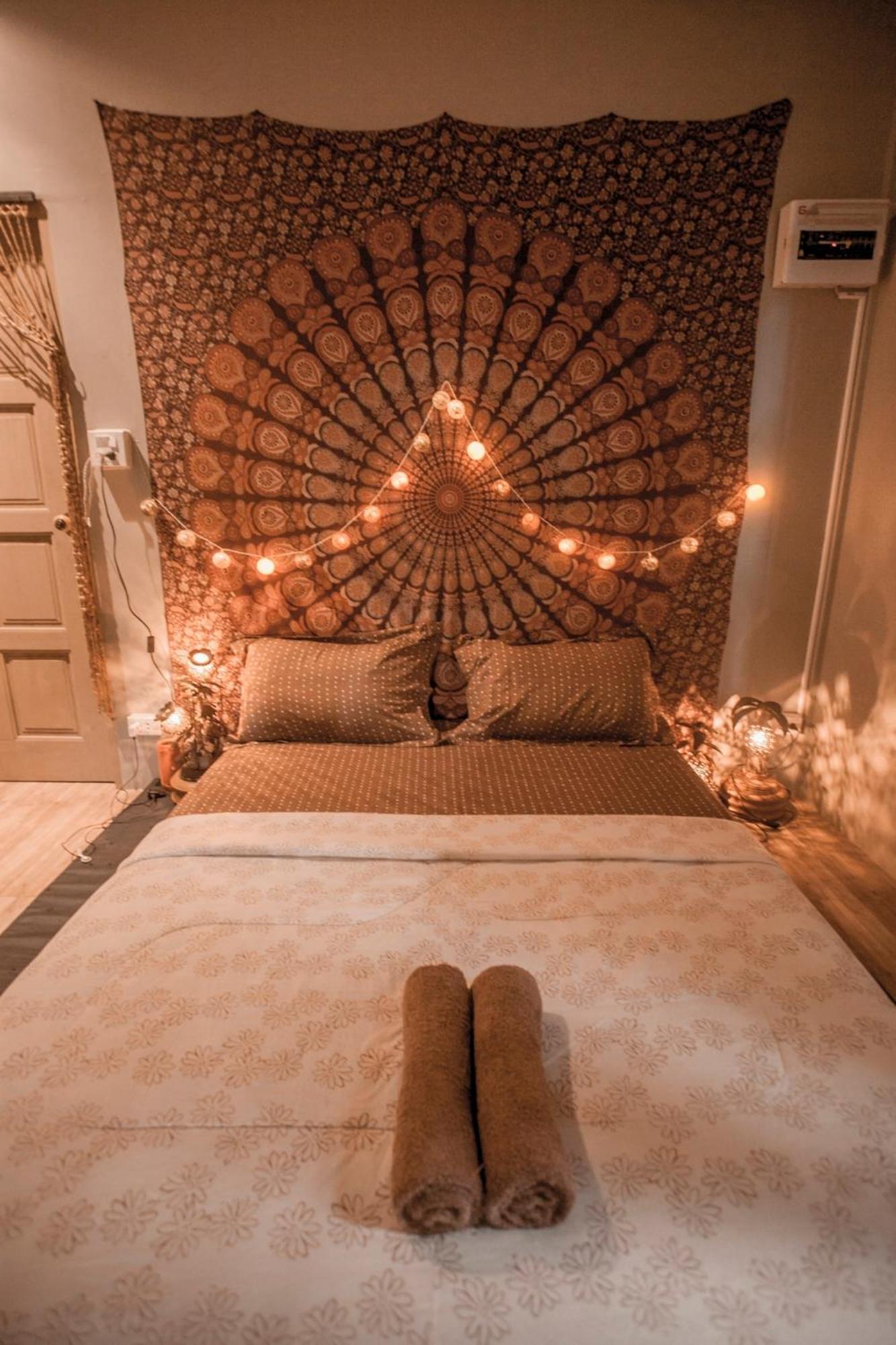 Cozy Huts Hotel Трат Стая снимка