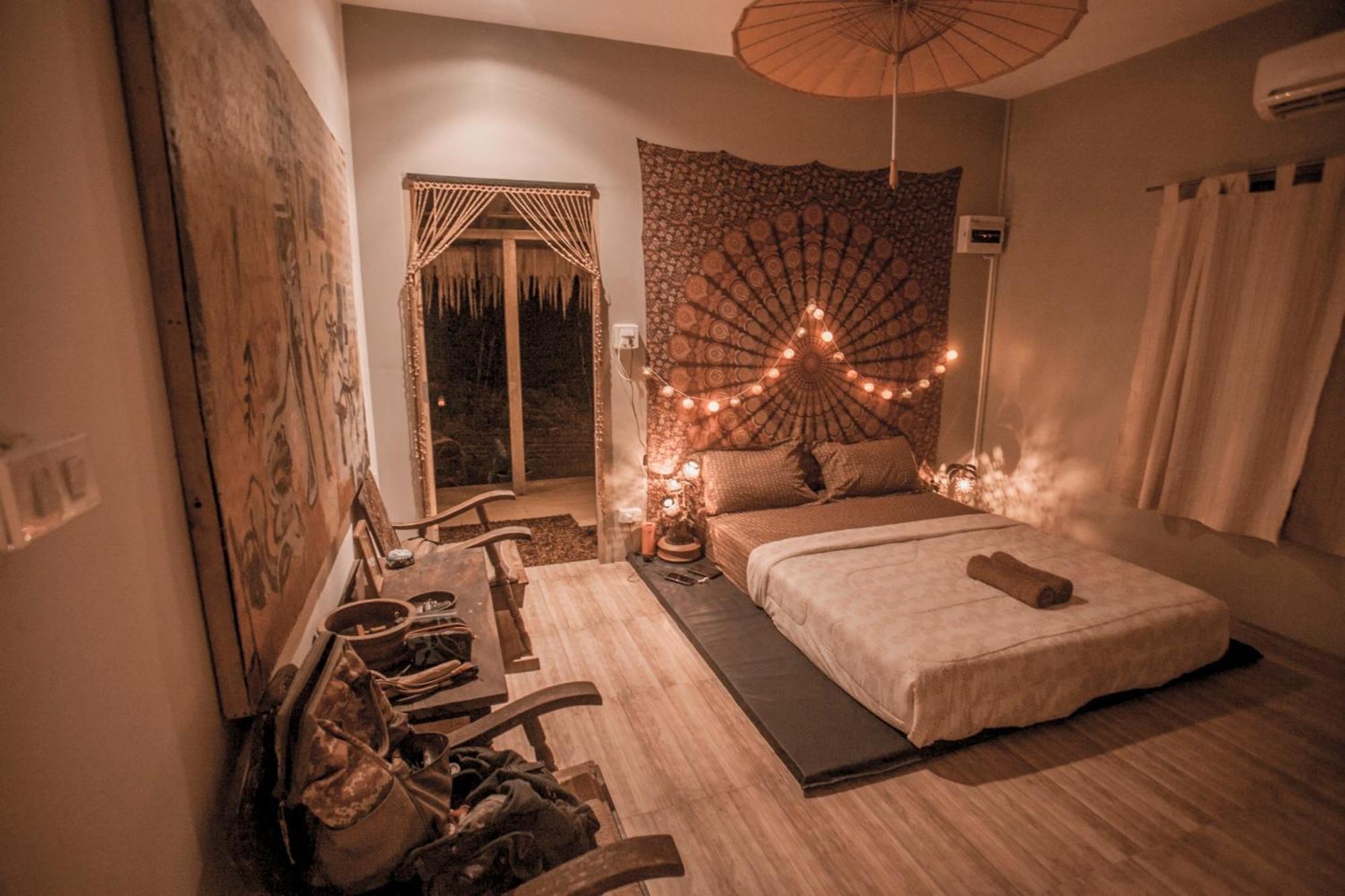 Cozy Huts Hotel Трат Екстериор снимка
